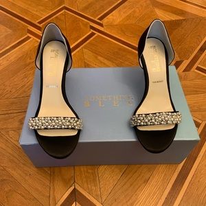 Brand new in box something bleu heels